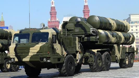 在莫斯科游行的导弹复合体
