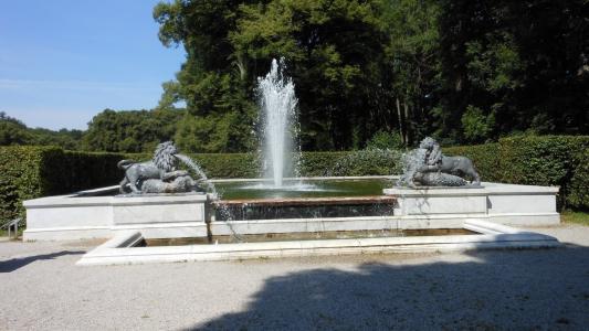在公园的喷泉，德国