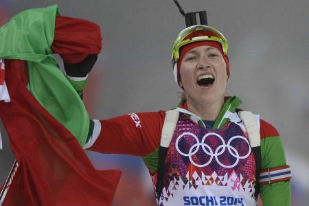 Daria Domracheva白俄罗斯人两项运动员持有三枚金牌