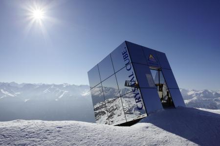 在滑雪胜地Serfaus，奥地利的水晶立方体