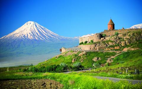 以亚拉拉特山为背景的亚美尼亚堡垒