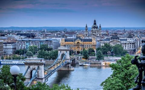 布达佩斯市和链桥，匈牙利的视图