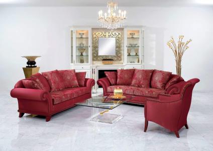 在客厅里的红色家具