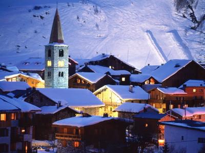 Val d'Isere，法国滑雪胜地的教会