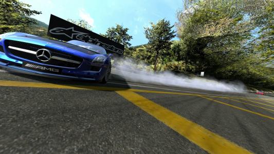 奔驰从游戏Gran Turismo 5