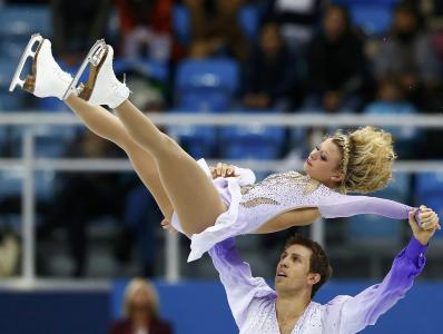 迪伦·莫斯科维奇（Dylan Moskovic）和克尔斯滕·摩尔（Kirsten Moore-Towers）加拿大花样滑冰运动员在索契2014年银牌