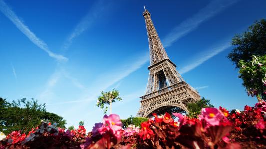 反对蓝天的埃佛尔铁塔巴黎法国