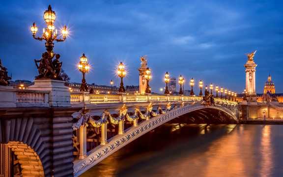 巴黎都会灯火绮丽的夜景图片