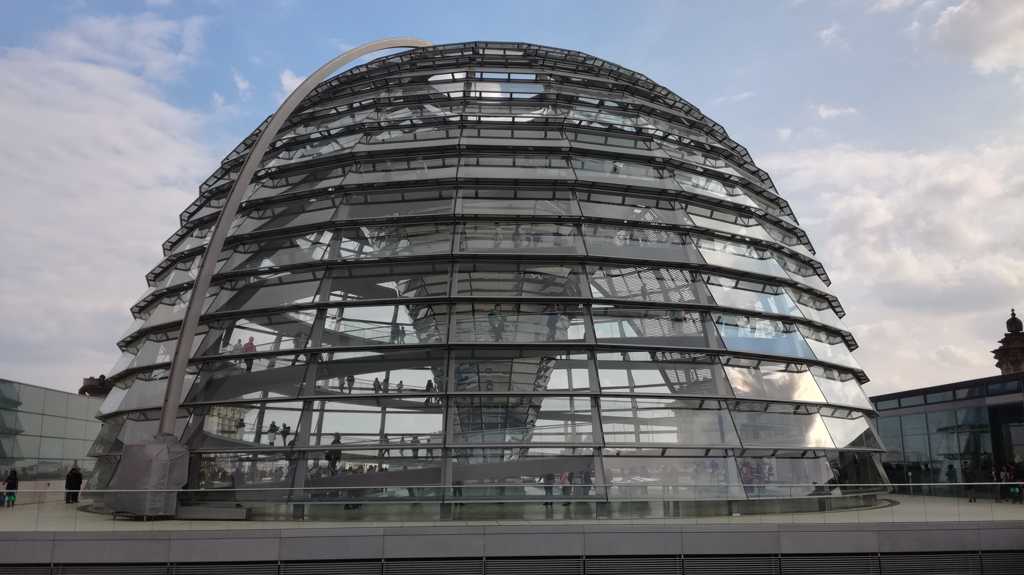 德国国会大楼玻璃圆顶建筑景色图片