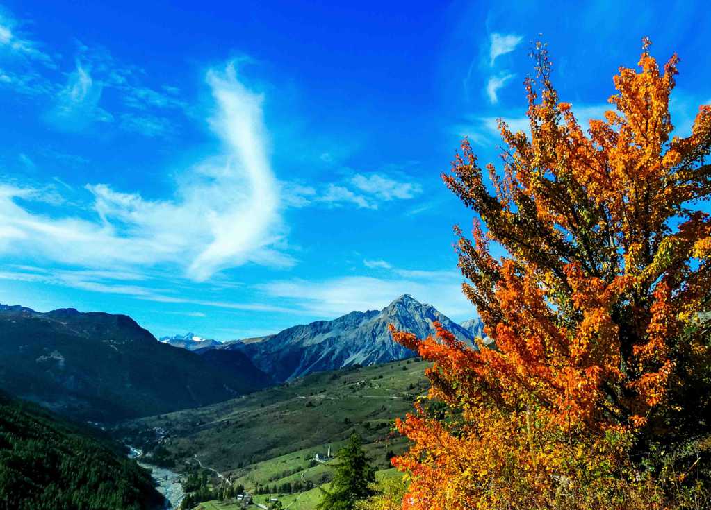秋日阿尔卑斯山景色图片