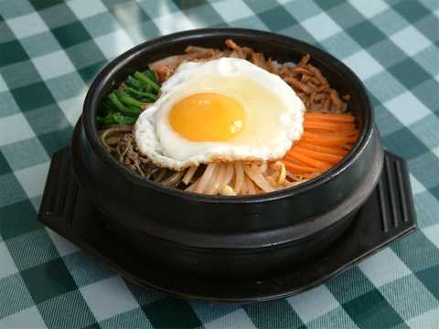 特色韩国石锅拌饭图片