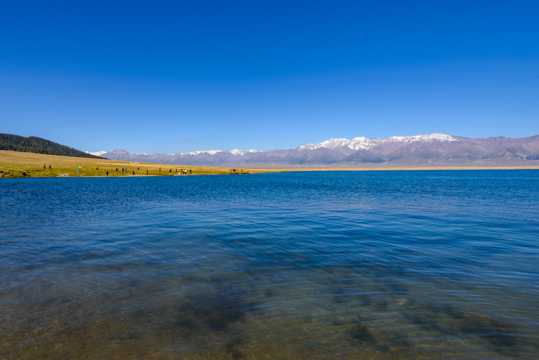 新疆赛里木湖景色图片