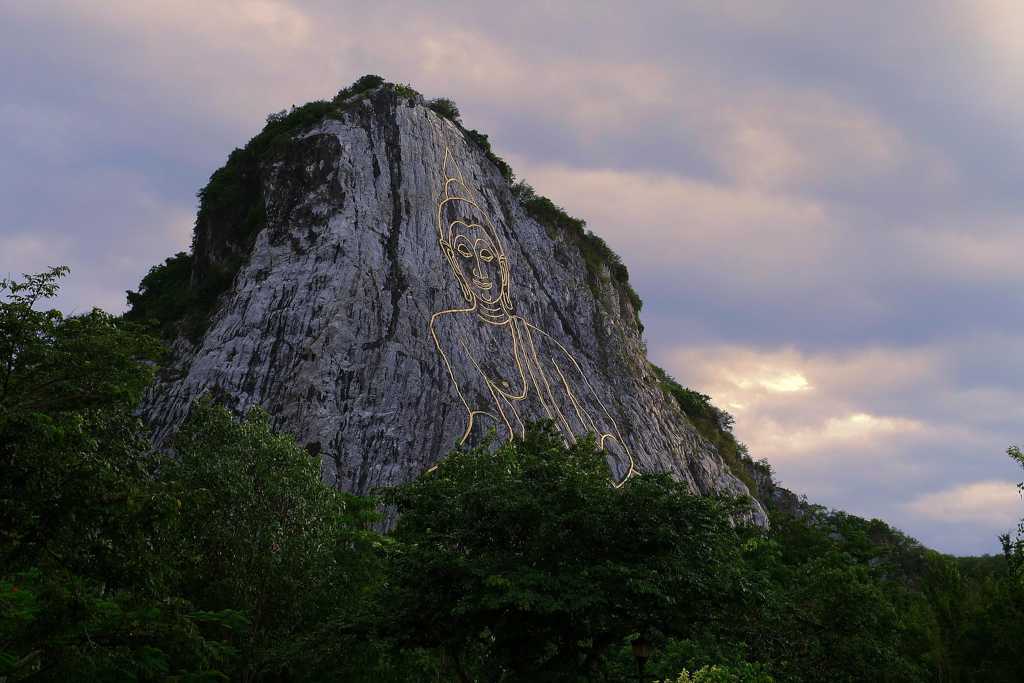 泰国七珍金佛山景致图片