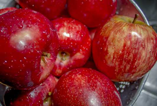 迷人嫣红苹果图片