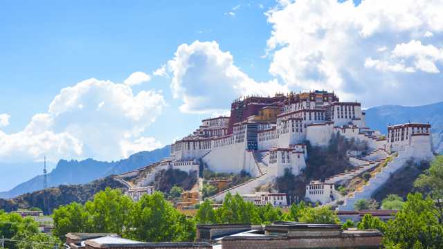 神圣的西藏布达拉宫风光图片