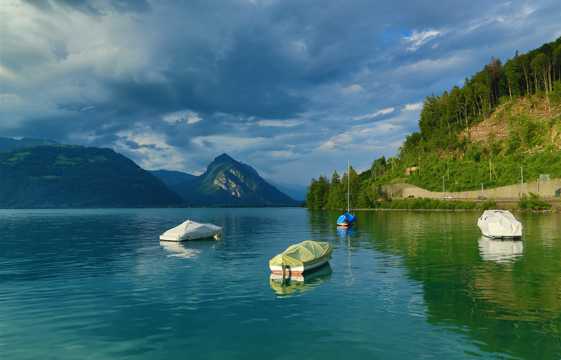 瑞士图恩湖自然风光