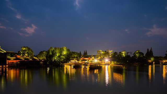 浙江乌镇五颜六色的夜景图片
