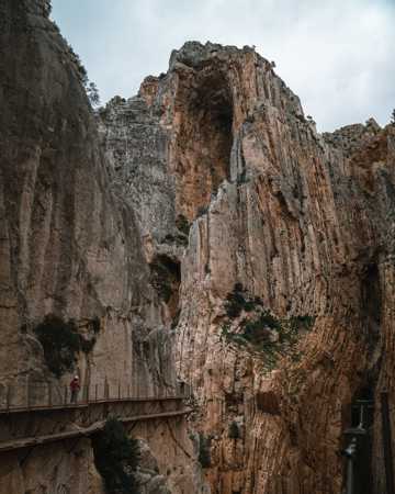 山崖峡谷风景图片