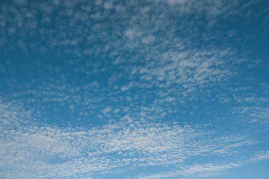 蓝色天空卷云图片