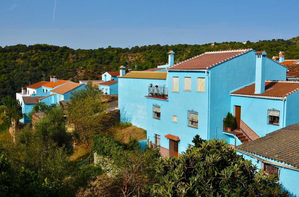 西班牙蓝精灵村景象图片