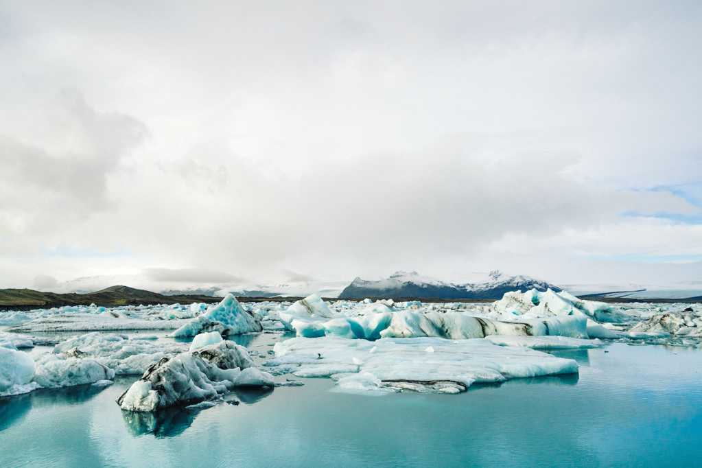 宽敞的冰川图片
