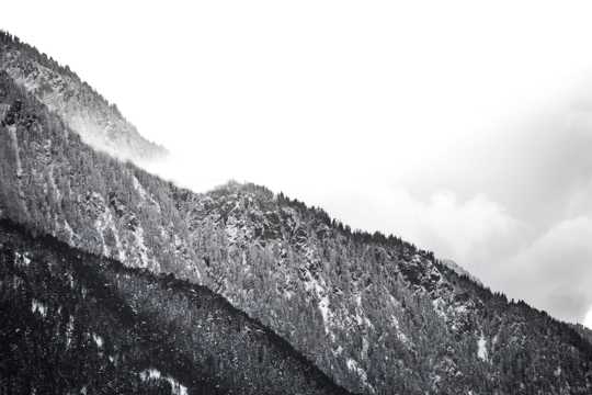 山峦黑白风景图片