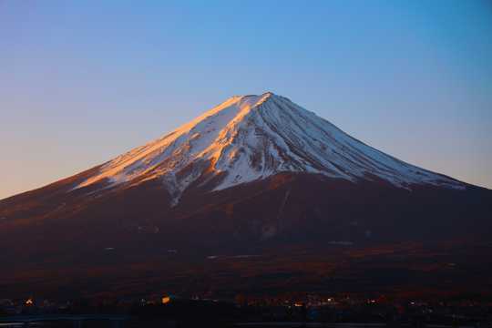 日本富士山优雅自然风光图片