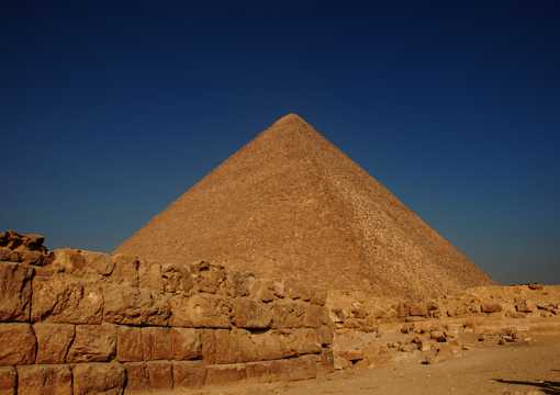 壮丽的埃及金字塔建筑景象图片