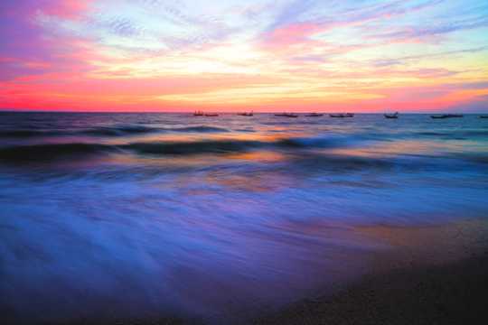 涠洲岛海边晨光景象图片