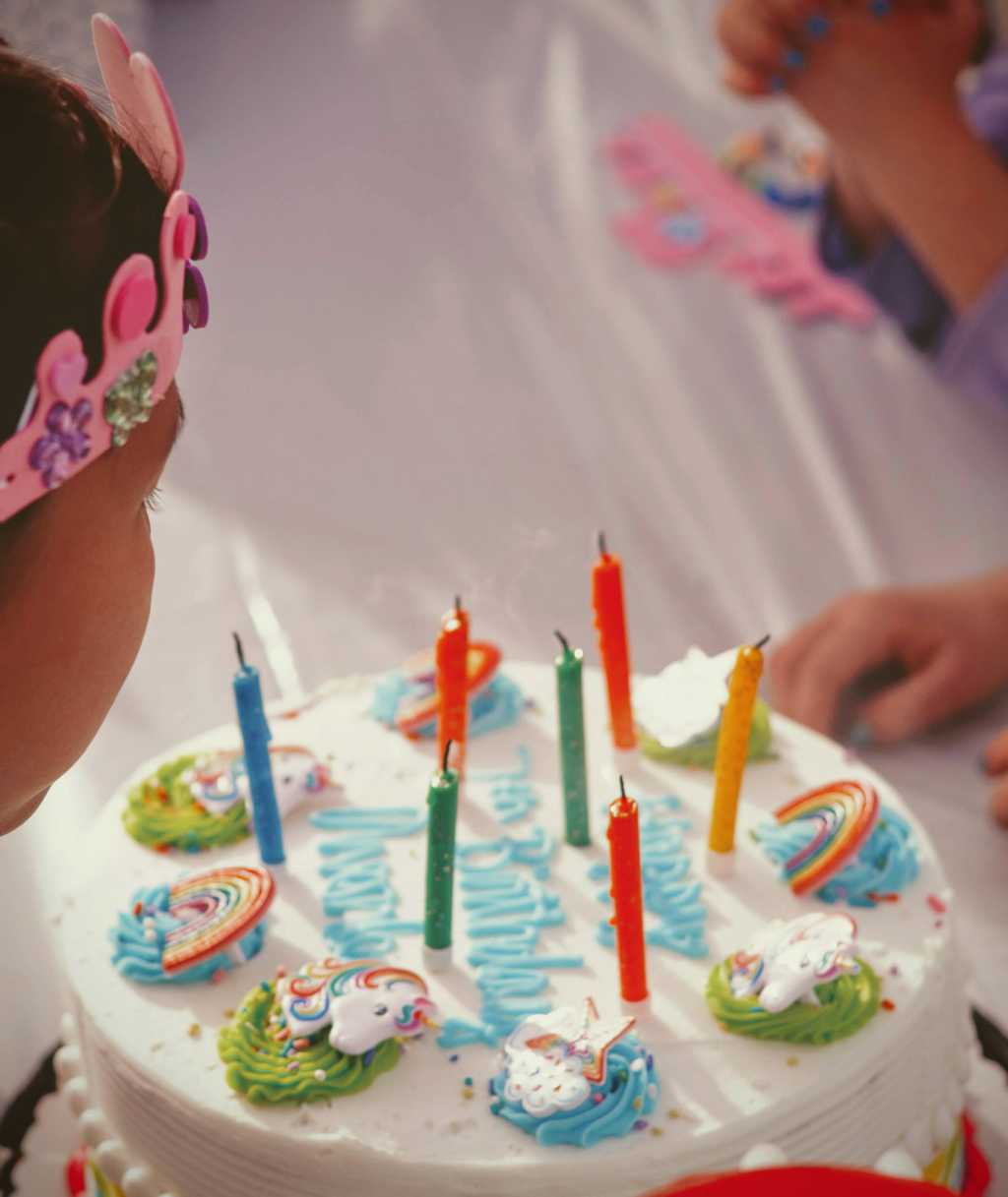 孩子奶油生日蛋糕图片