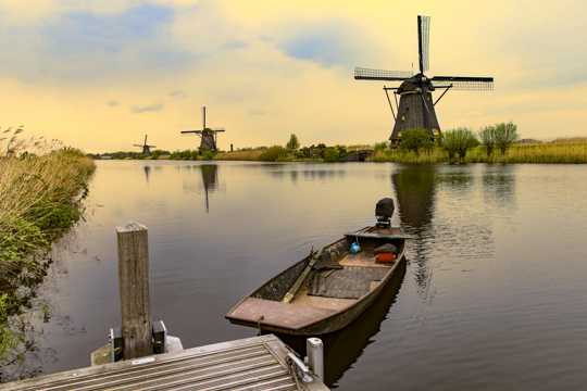 荷兰风车村光景图片