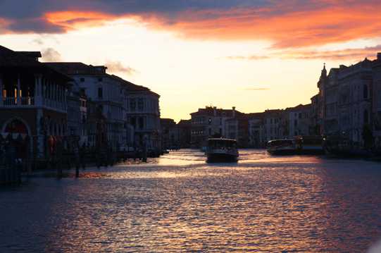 水上都市威尼斯黄昏图片