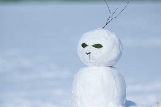 冬天造型独特的雪人图片