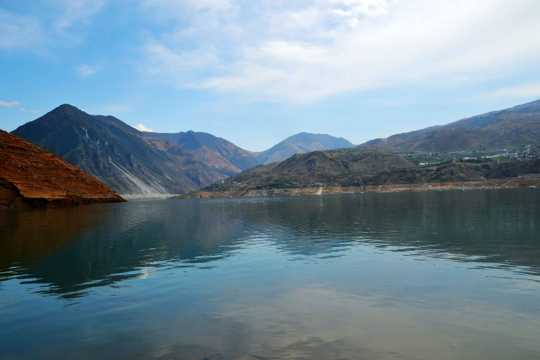 四川汉源湖光景图片