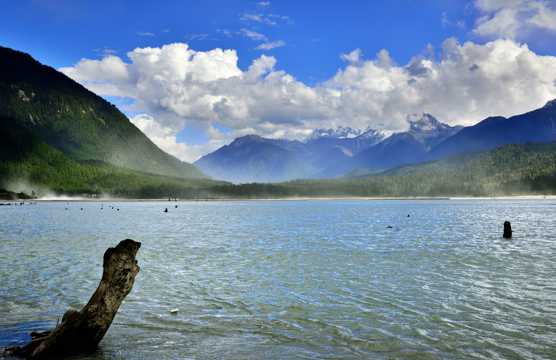 西藏古乡湖景物