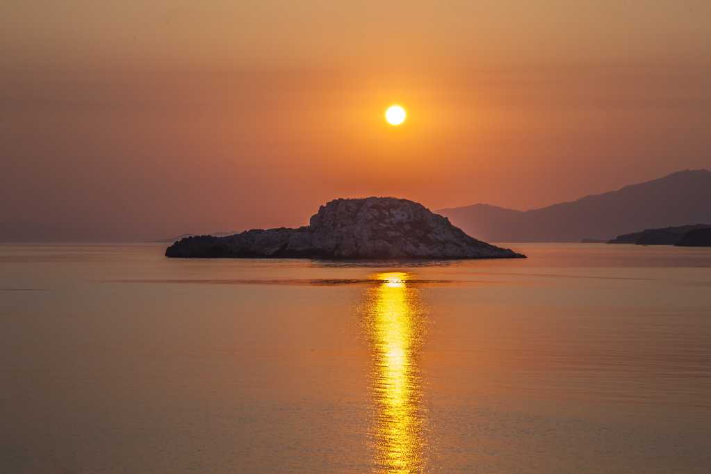 希腊莱斯沃斯岛朝阳图片
