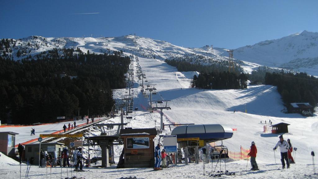 在博尔米奥，意大利度假村的滑雪缆车