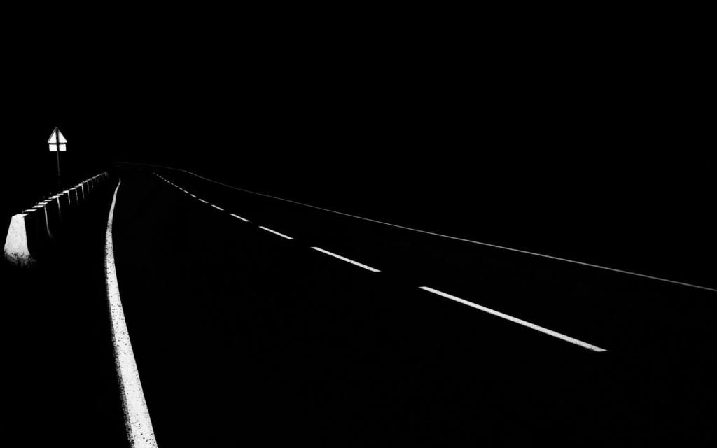磁带高速公路，黑色背景