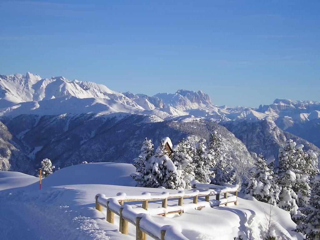 Val di法萨，意大利滑雪胜地的阿尔卑斯的看法
