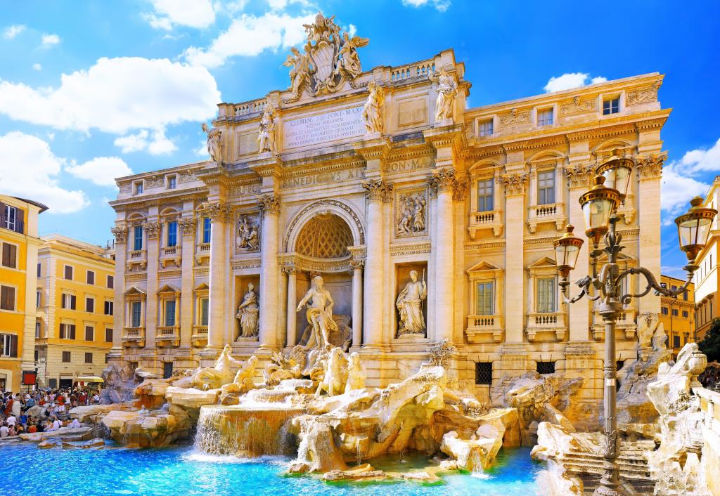 在罗马，意大利的辐射特雷维喷泉