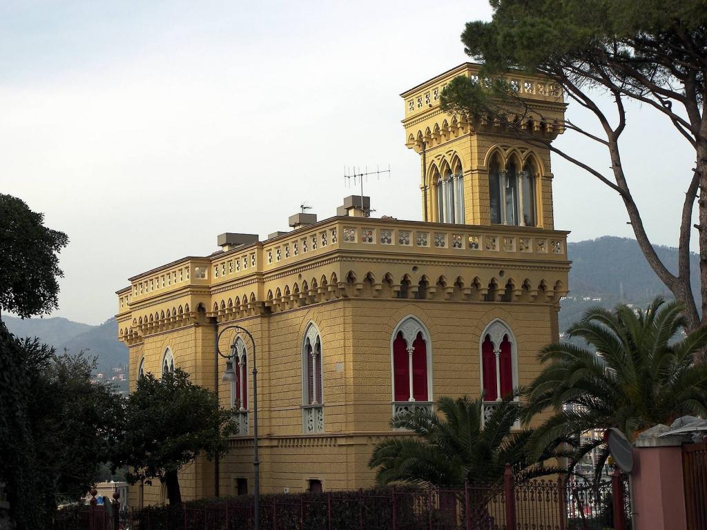 拉帕洛，意大利度假胜地的城堡