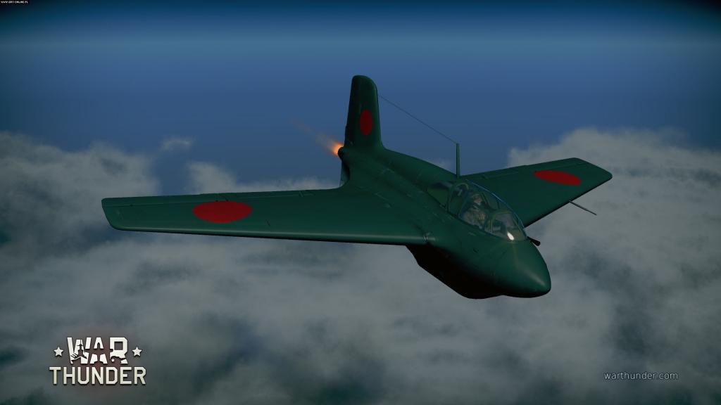 日本的战争雷霆军用飞机在天空中