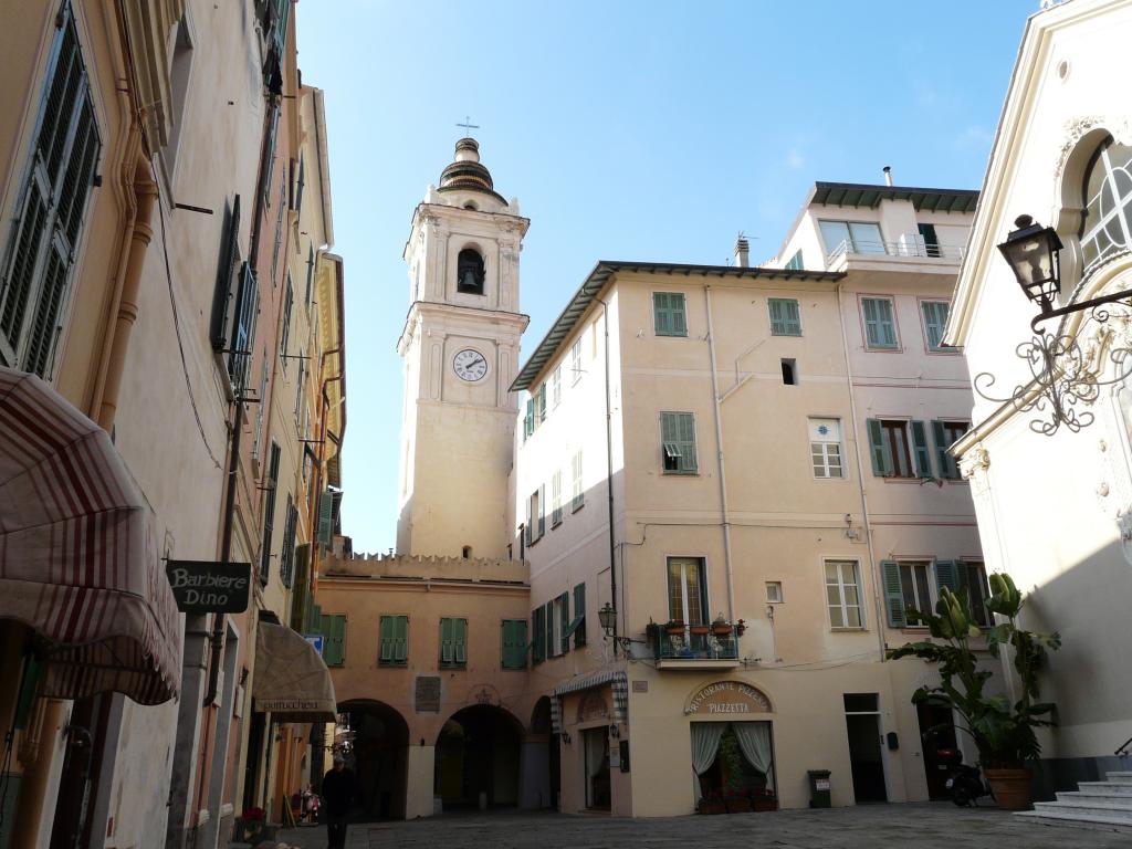 钟楼在Bordighera，意大利的度假胜地