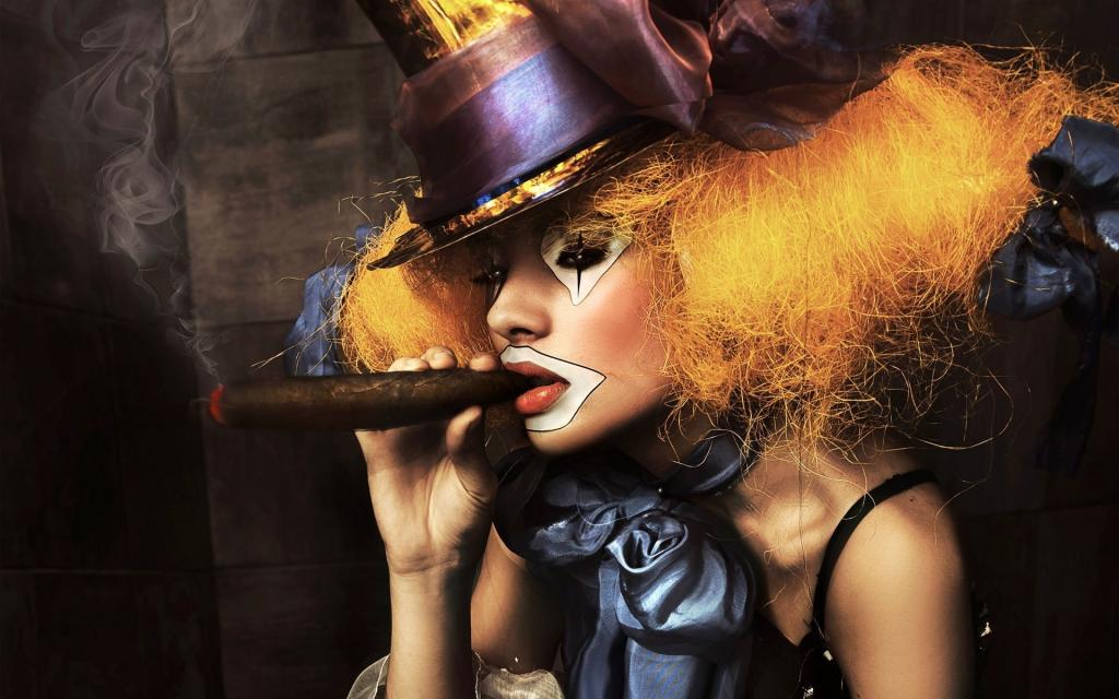 一支雪茄的小丑女孩