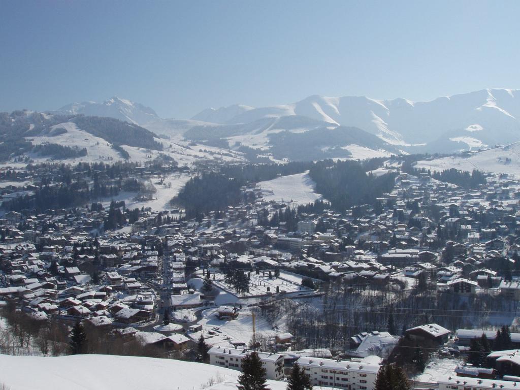 在梅杰夫，法国的滑雪胜地的全景