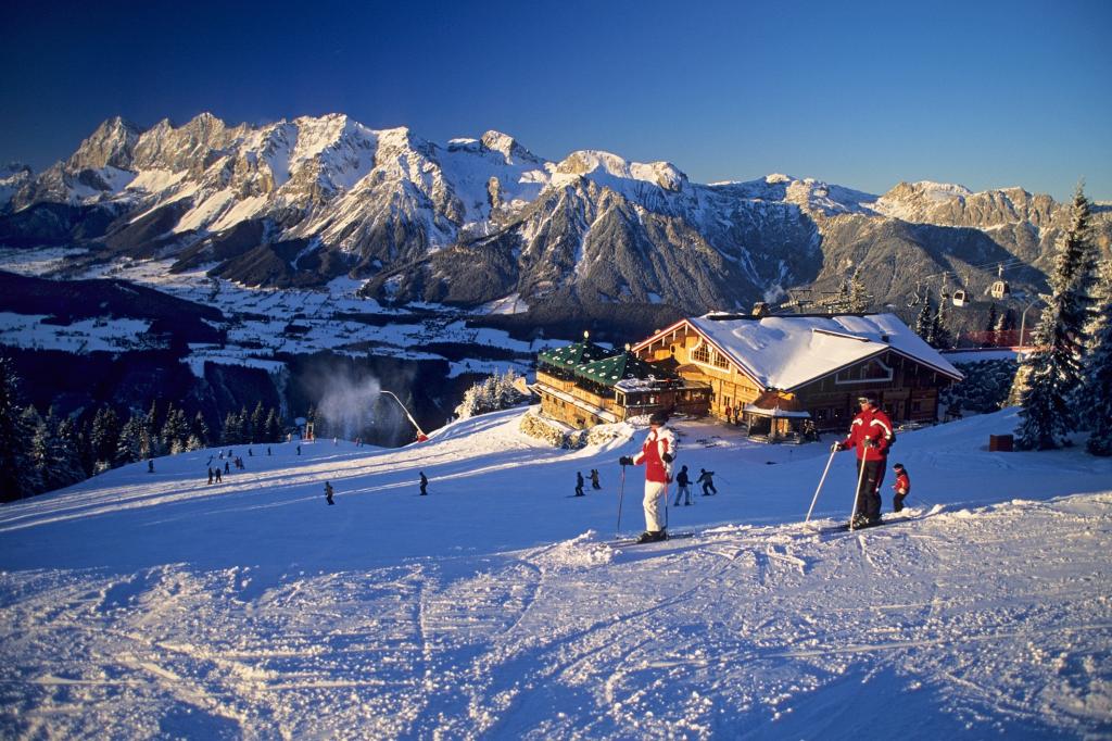 奥地利斯拉德明滑雪胜地的冬季假期