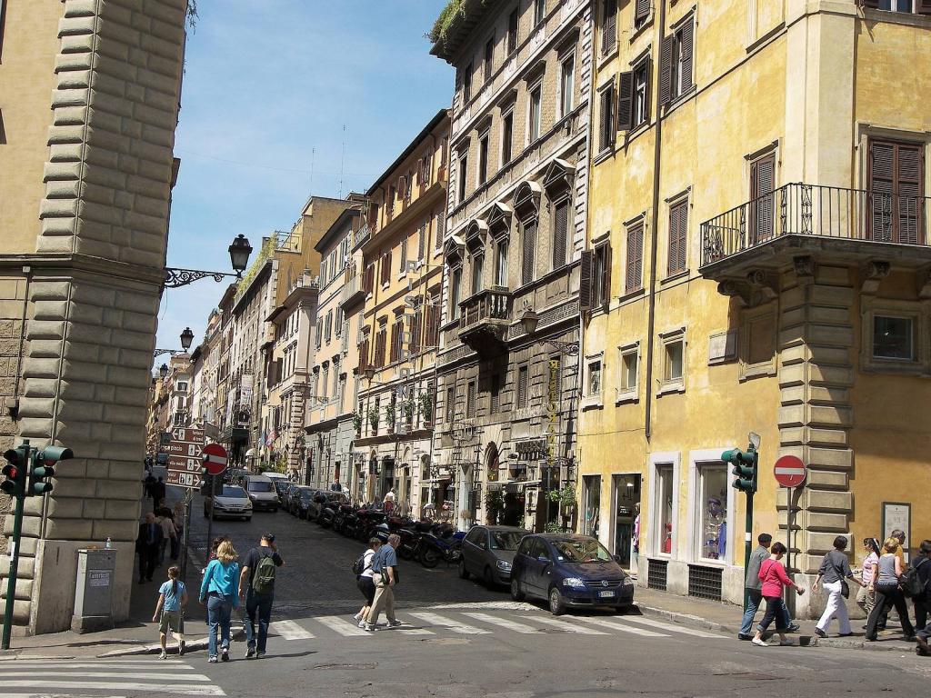 在罗马，意大利的城市街道