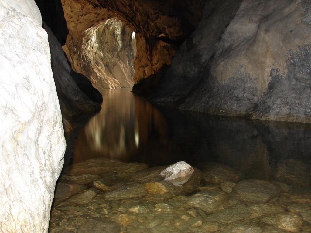 罗马尼亚洞穴