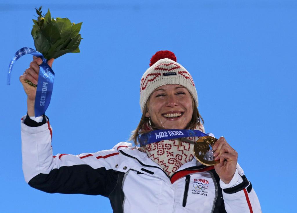 斯拉夫冬季两项运动员Anastasia Kuzmina获得金牌