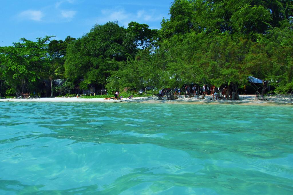 泰国沙美岛上的蓝色泻湖